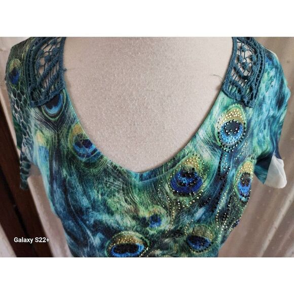 F74 B.L.E.U. Peacock blue & green blouse, crochet, deep V-neck & flutter sleeves - Picture 4 of 10